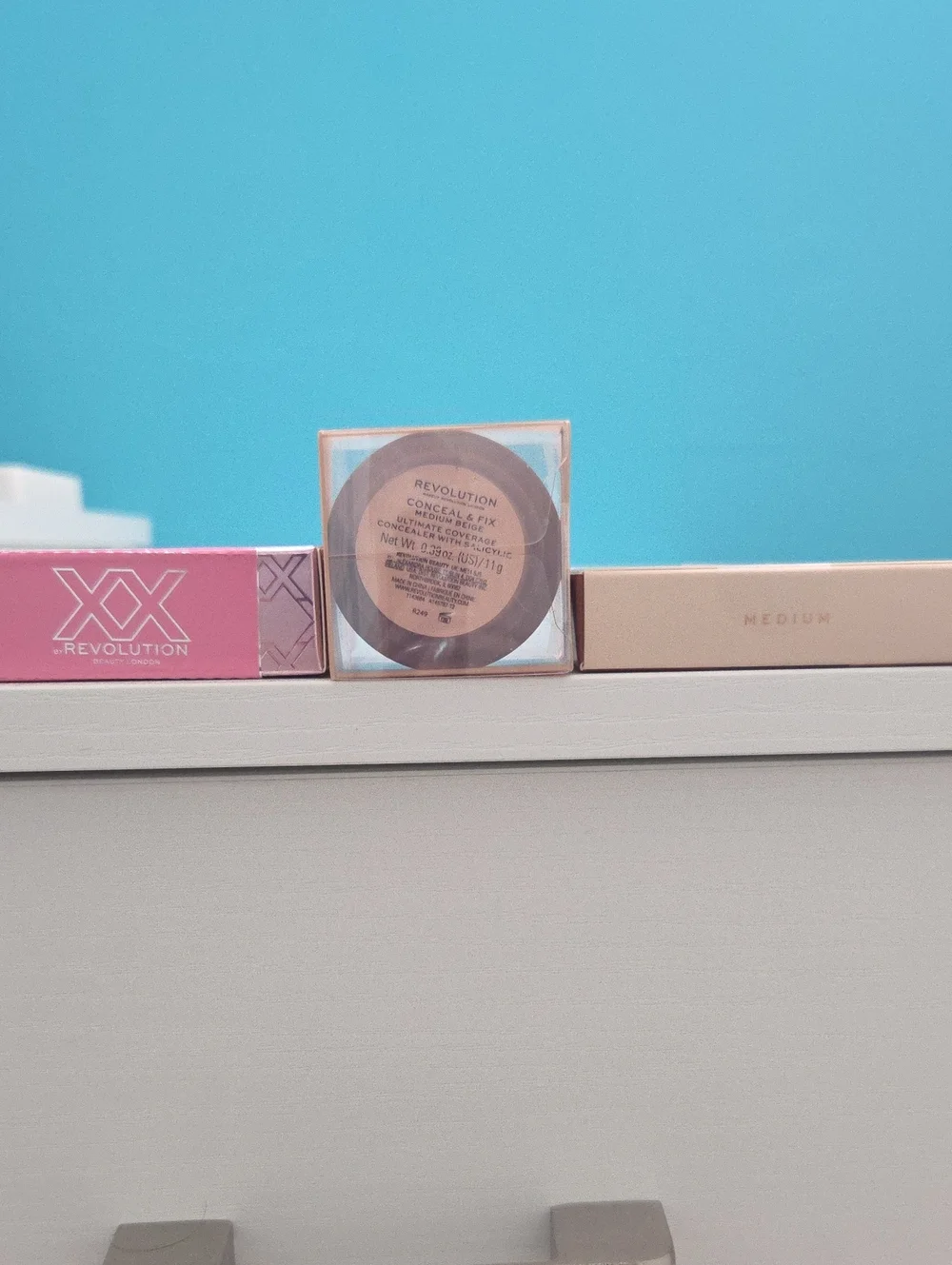 Revolution Blush & Contour Set - Pink Blush and Beige Concealer